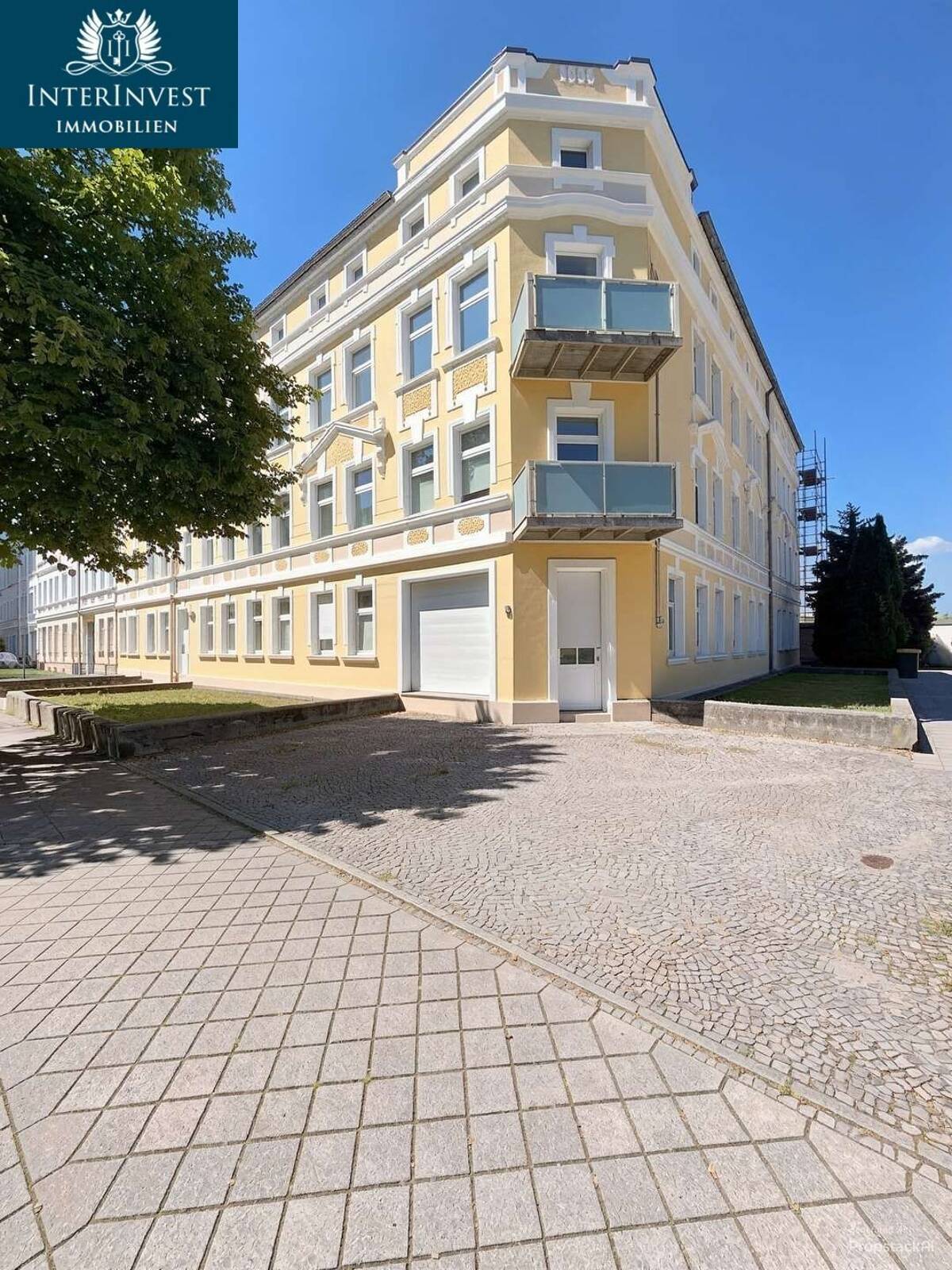 Frisch renoviertes Zinshaus mit Mietgarantie in beliebter Lage von Magdeburg! – 39112 Magdeburg – Bild 1 von 9