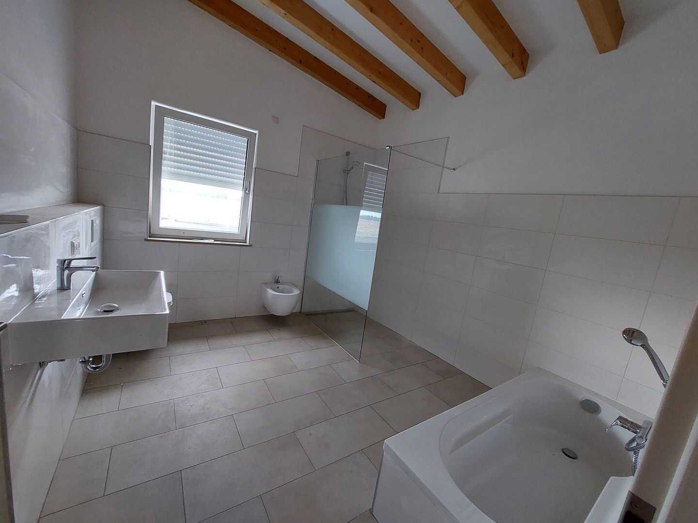 Bungalow mit hochwertiger Ausstattung – Mantel – Vorschaubild 4