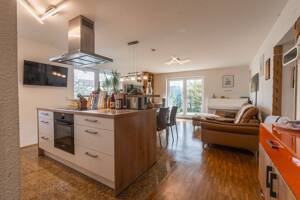 Modernes Wohnen mit privatem Gartenparadies in ruhiger Lage - 4-Zimmer Wohnung mit TG-Stellplatz