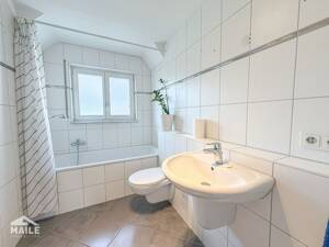 Helle Maisonette mit Dachbalkon, drei Schlafzimmern, zwei Bädern und Tiefgarage! – 70599 Stuttgart – Vorschaubild 9