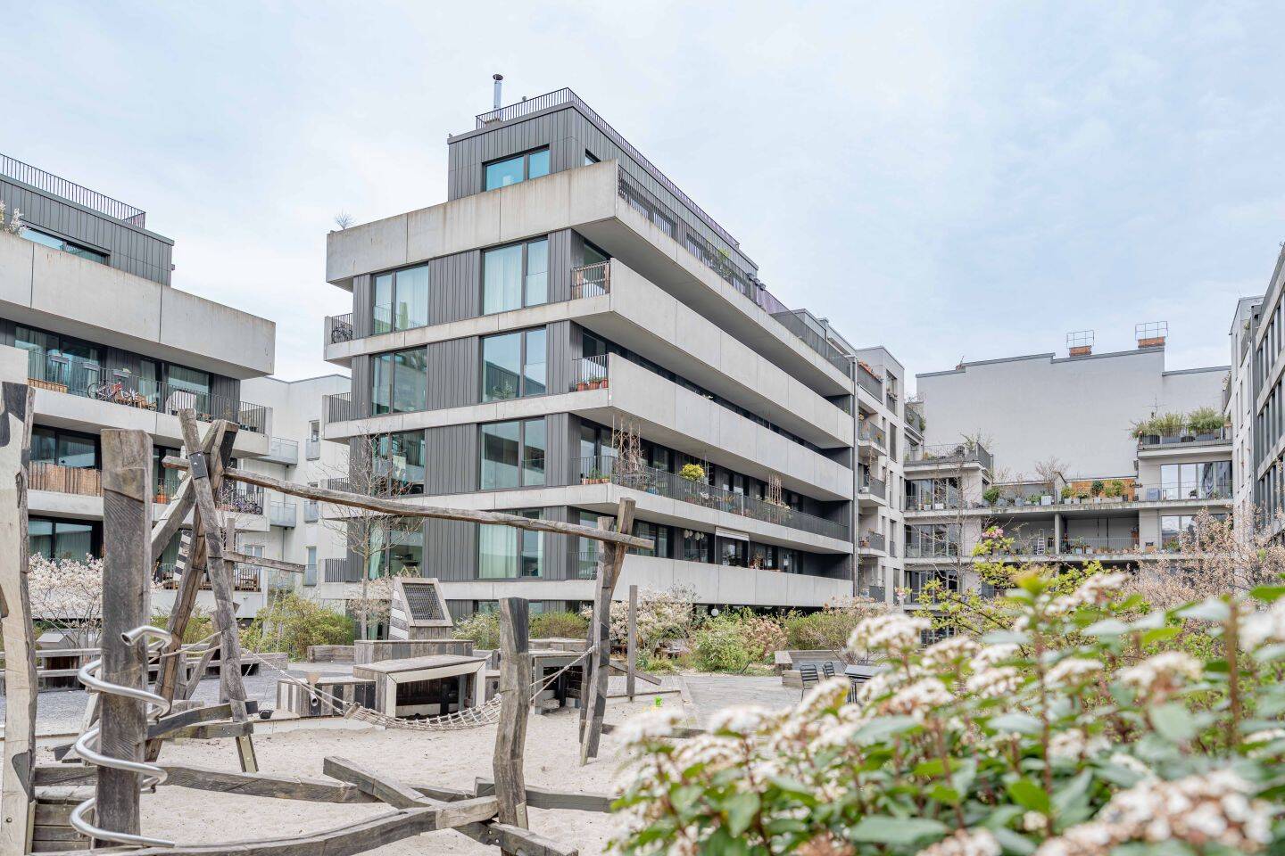 Zuhause im Bötzowviertel! Bezugsfreie 4-Zimmer-Maisonettewohnung in Berlin-Prenzlauer Berg – Berlin – Vorschaubild 2