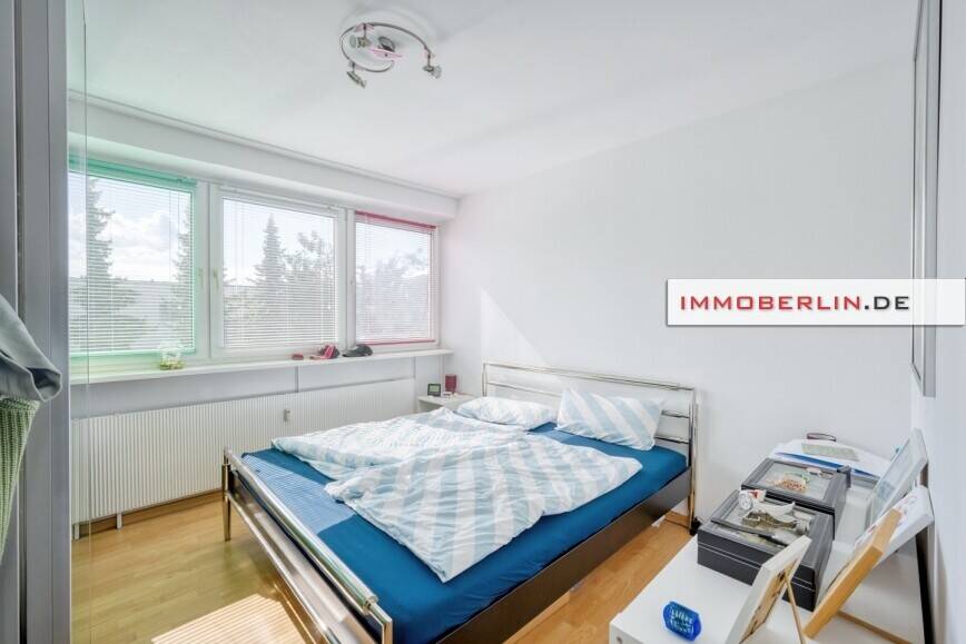 IMMOBERLIN.DE - Sehr attraktive Wohnung mit Sonnenbalkon & Pkw-Stellplatz in ruhiger Lage – Berlin – Vorschaubild 3
