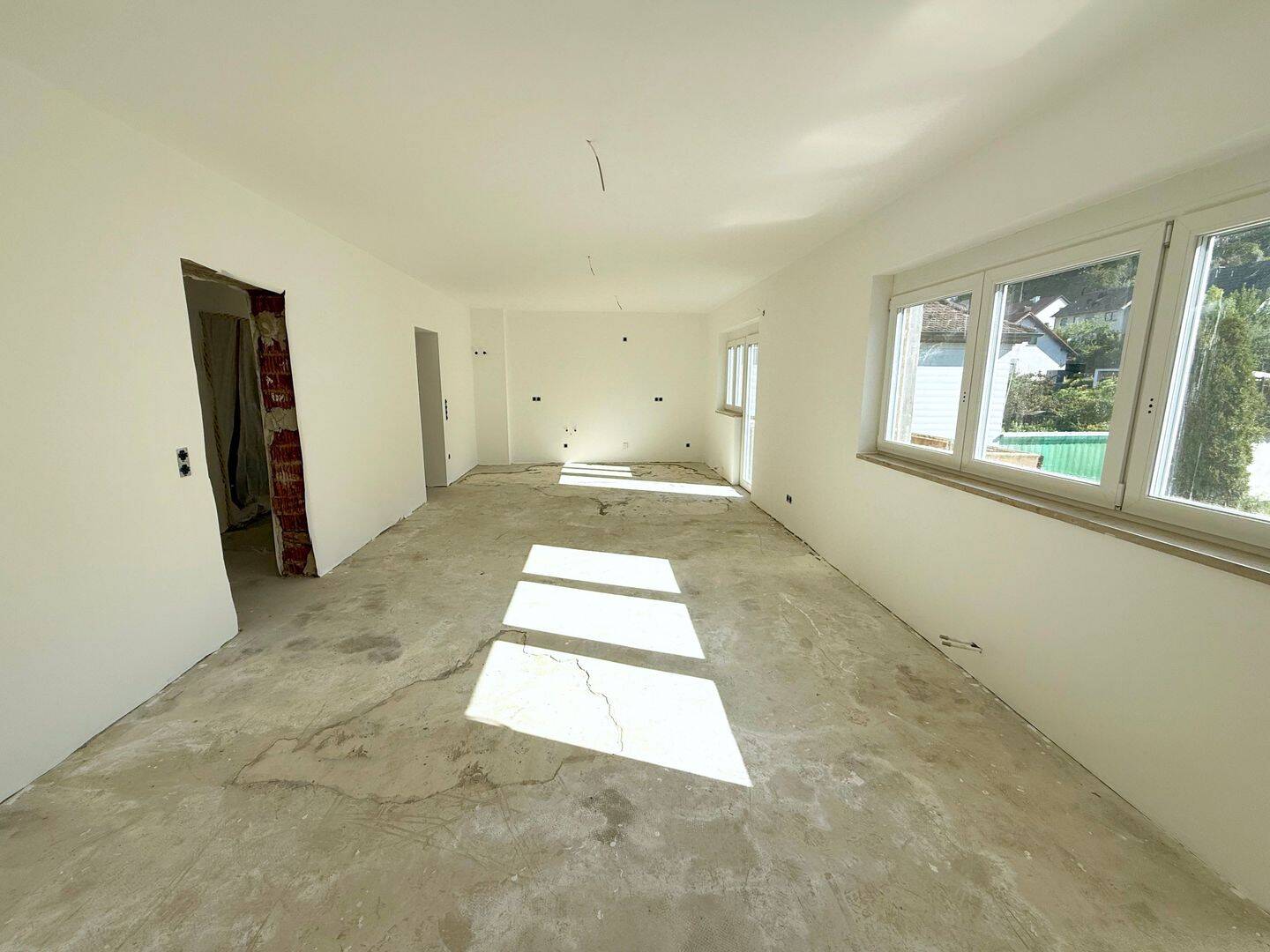 Stilvolle, hochwertig sanierte Wohnung mit großzügiger Wohnküche und Balkon ins Grüne – Ochsenfurt – Vorschaubild 5