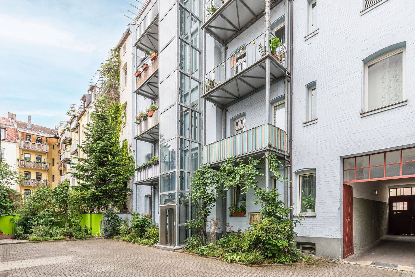 Wunderschöne 3,5-Zimmer-Maisonettewohnung mit Balkon, Garage, Aufzug und Klimaanlage in Nürnberg – Nürnberg – Vorschaubild 2