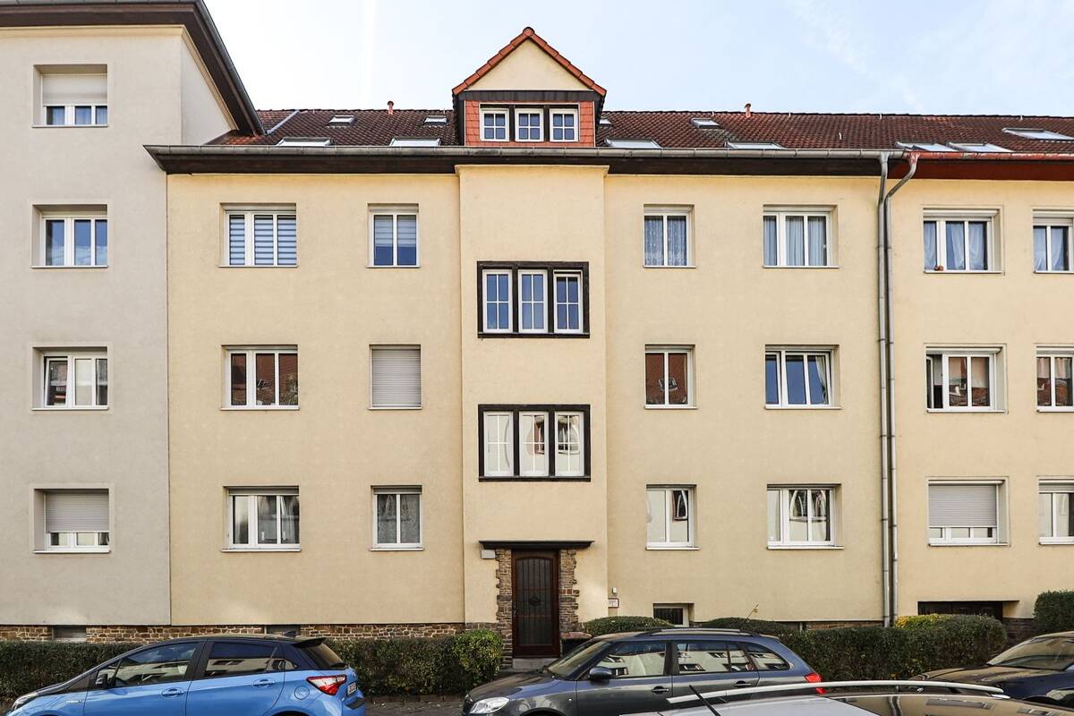 Zukunftssicheres Investment in Toplage: Attraktives Mehrfamilienhaus mit 8 Wohnungen in Leipzig- Gohlis – 4157 Leipzig – Bild 1 von 9