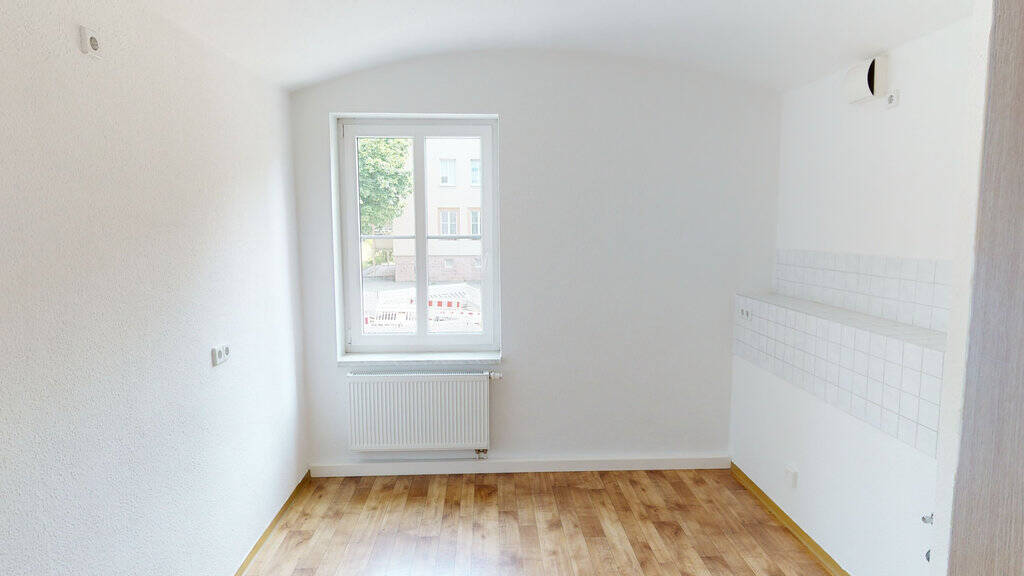 Schicke 2-Raum-Altbauwohnung mit Gewölbedecke – Chemnitz – Vorschaubild 3