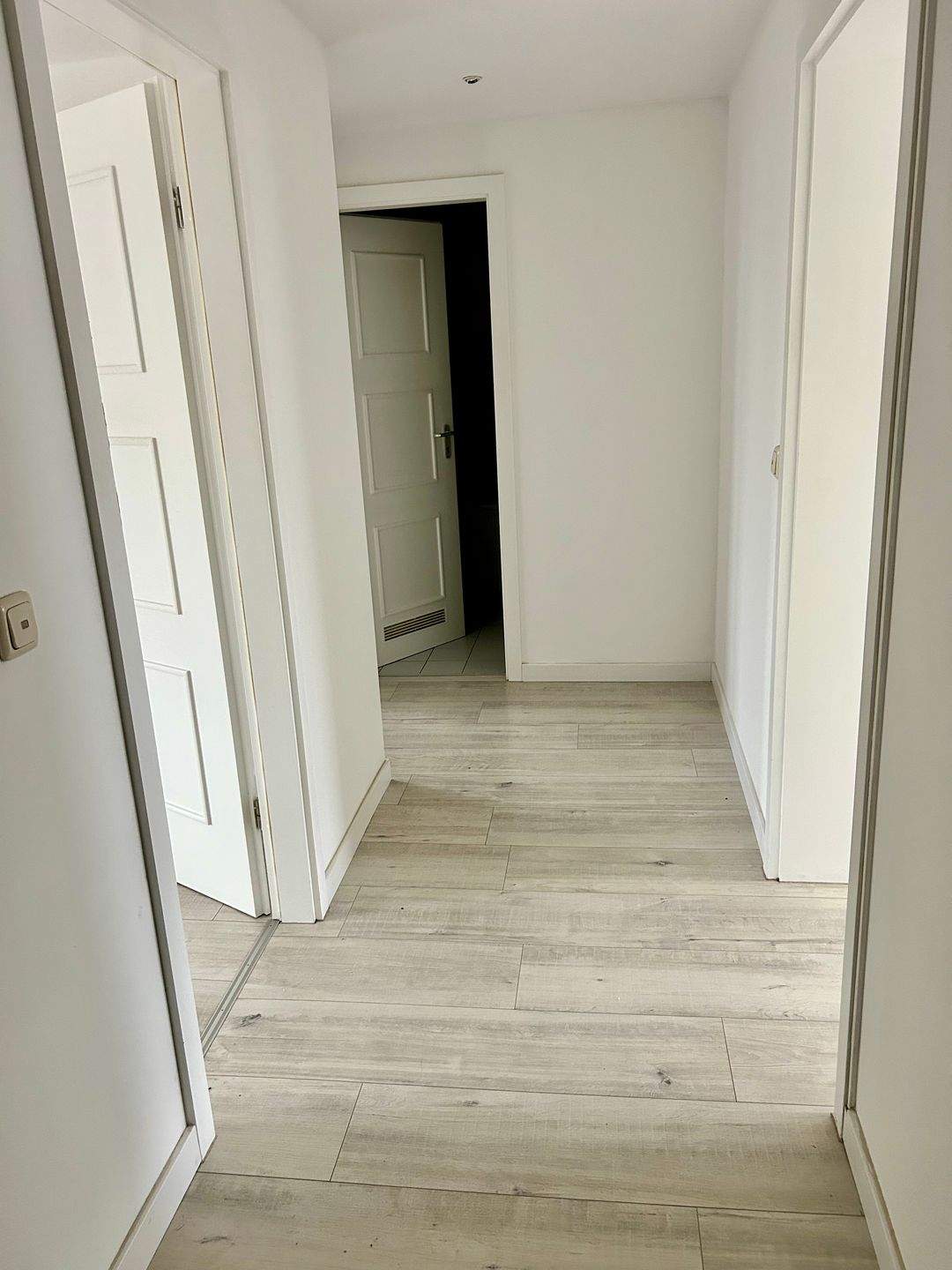+++HELLE DG-WOHNUNG MIT MODERNER EBK IM ZENTRUM+++ – Chemnitz – Vorschaubild 7