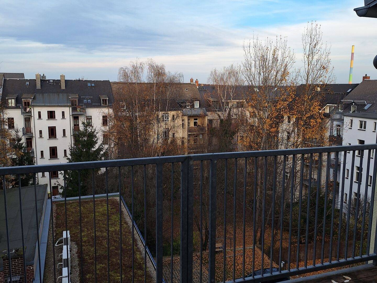 Gemütlich im Dachgeschoss mit Küche und Balkon – Chemnitz – Vorschaubild 2
