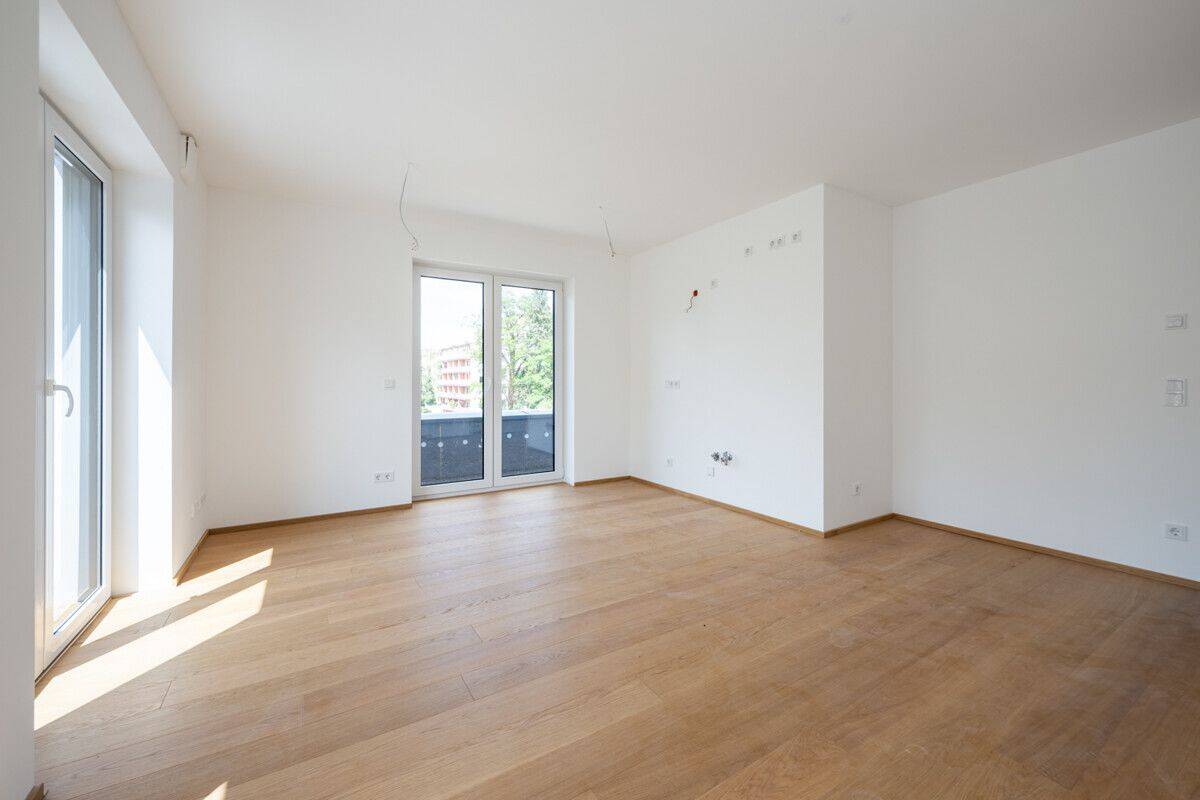 West-Balkon, Landhausdiele, Tageslicht-Badezimmer: Ein Zuhause für alle Sinne, Erstbezug Sept. 2026 – 81369 München – Bild 1 von 9