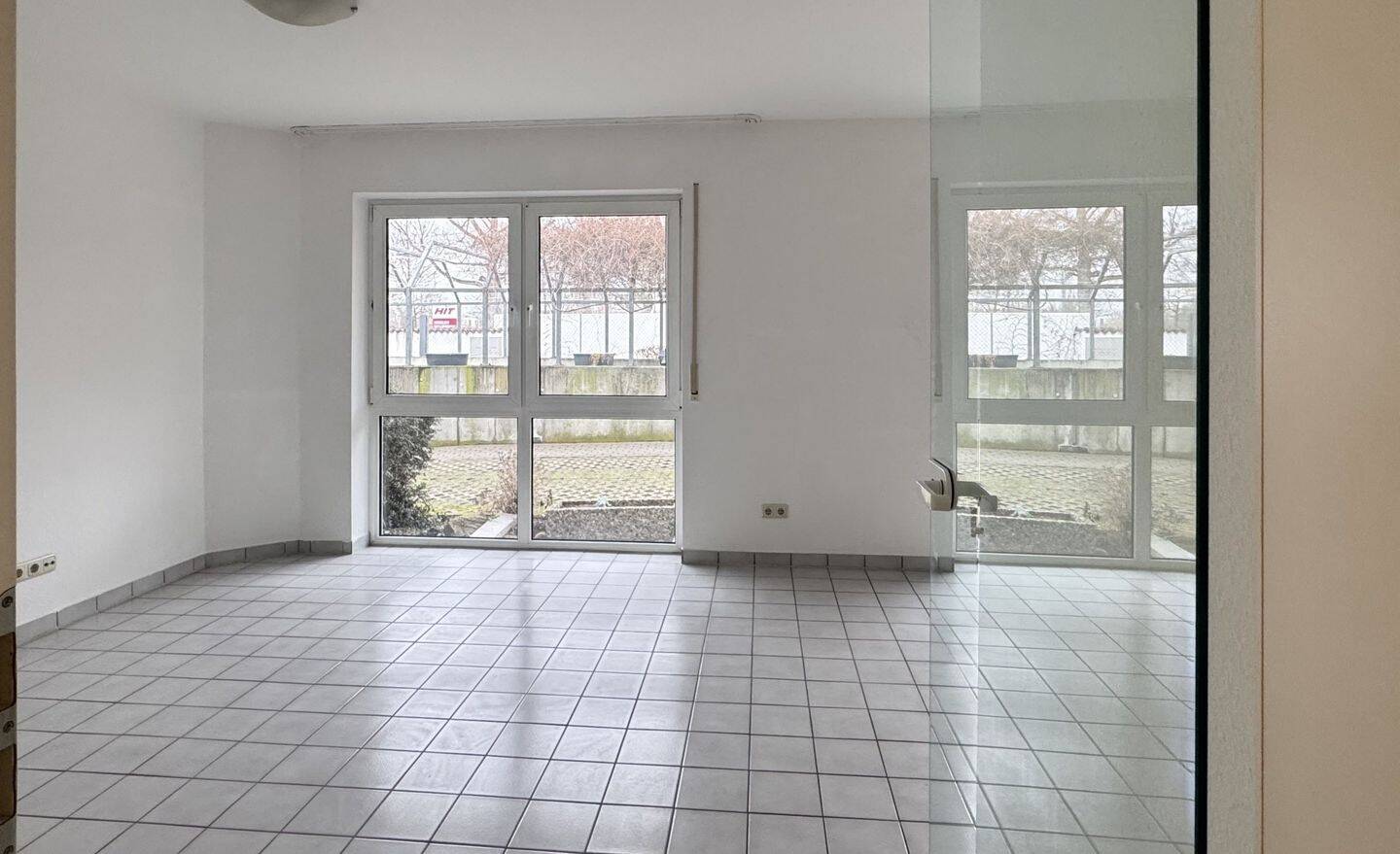 Gut geschnittene 2 Zimmer Wohnung mit TG Stellplatz in Wiesbaden! – Wiesbaden – Vorschaubild 5