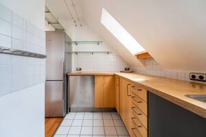 Wohnen zwischen Natur und urbaner Nähe - Dachgeschosswohnung mit Galerie und zwei Balkonen – 80939 München – Vorschaubild 8