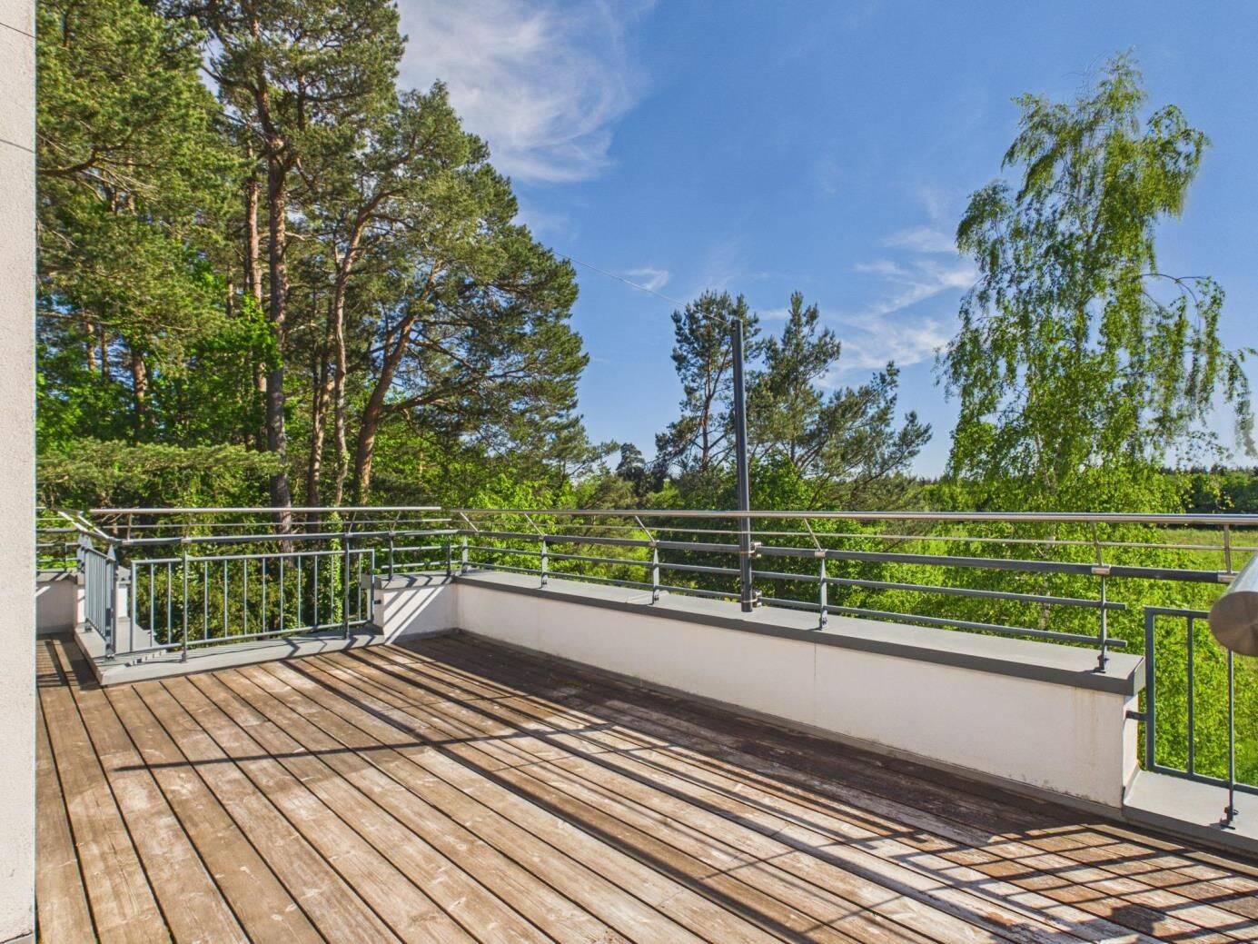 Willkommen in Ihrem Penthouse mit Dachterrasse in ruhiger Waldrandlage – München – Vorschaubild 3