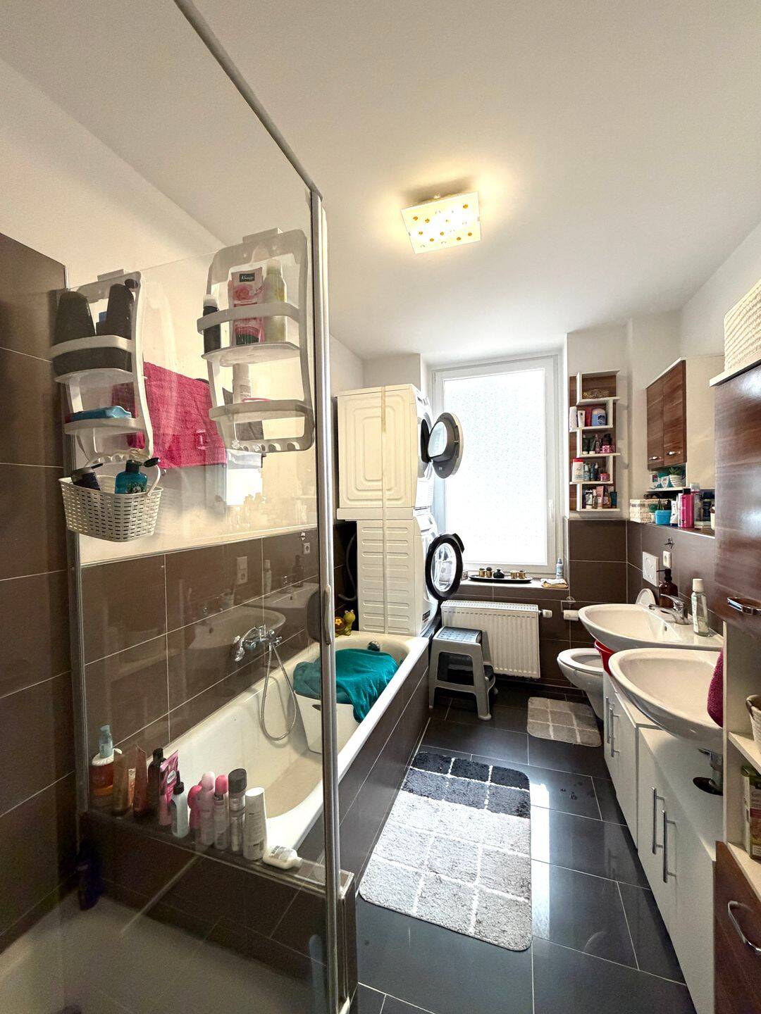 Sehr gutgeschnittene 4-Zimmer-Wohnung mit Garage, zwei Außenstellplätzen und zusätzlichem Lagerraum im Rückgebäude – Nürnberg – Vorschaubild 3