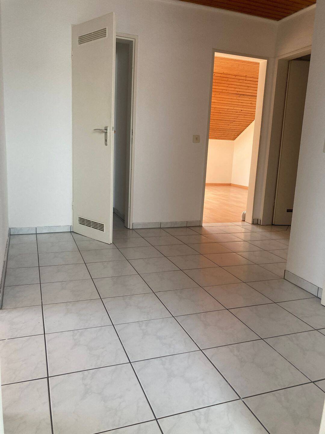 Schöne 2-Zimmer-Wohnung im Dachgeschoss – Umkirch – Vorschaubild 3