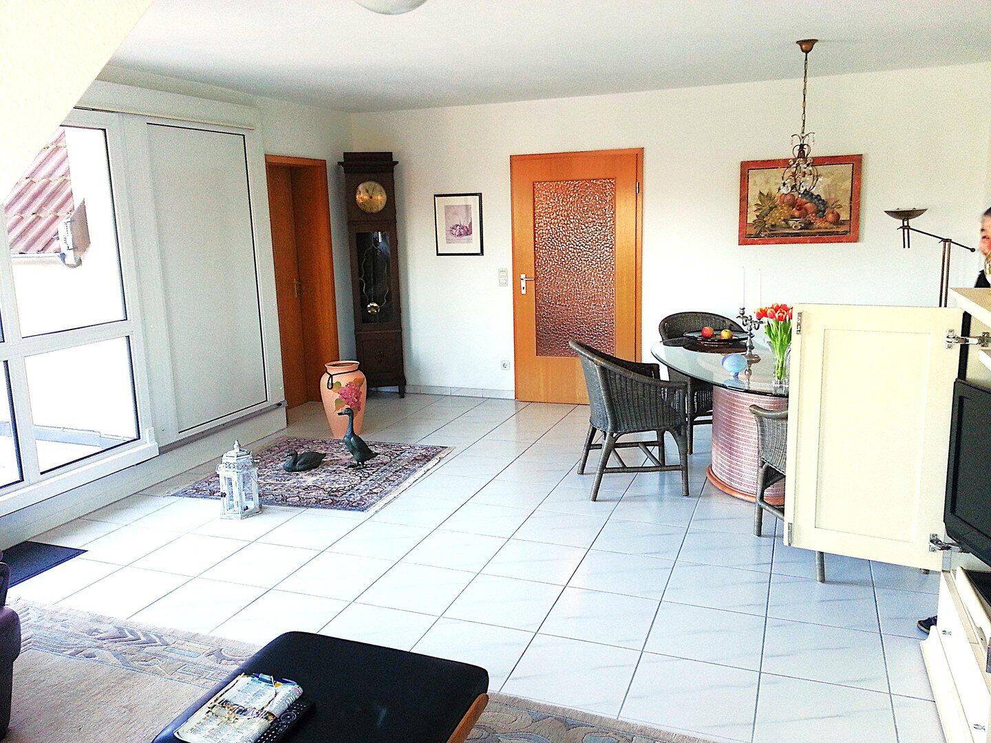 Großzügige helle 3 Zimmer-Wohnung mit Terrasse, Nähe Marienbergpark, direkt vom Eigentümer