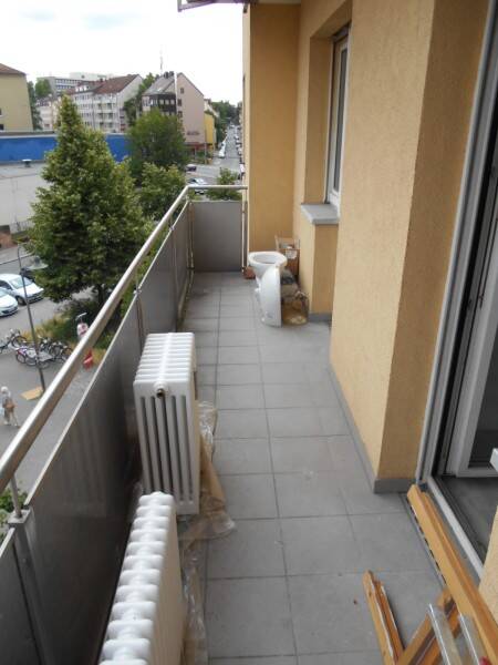 KESTLER IMMOBILIEN IVD - 3. OG - 3 ZI.-WOHNUNG - DESIGNBÖDEN - HELL GEFLIESTES BAD – Nürnberg – Vorschaubild 2