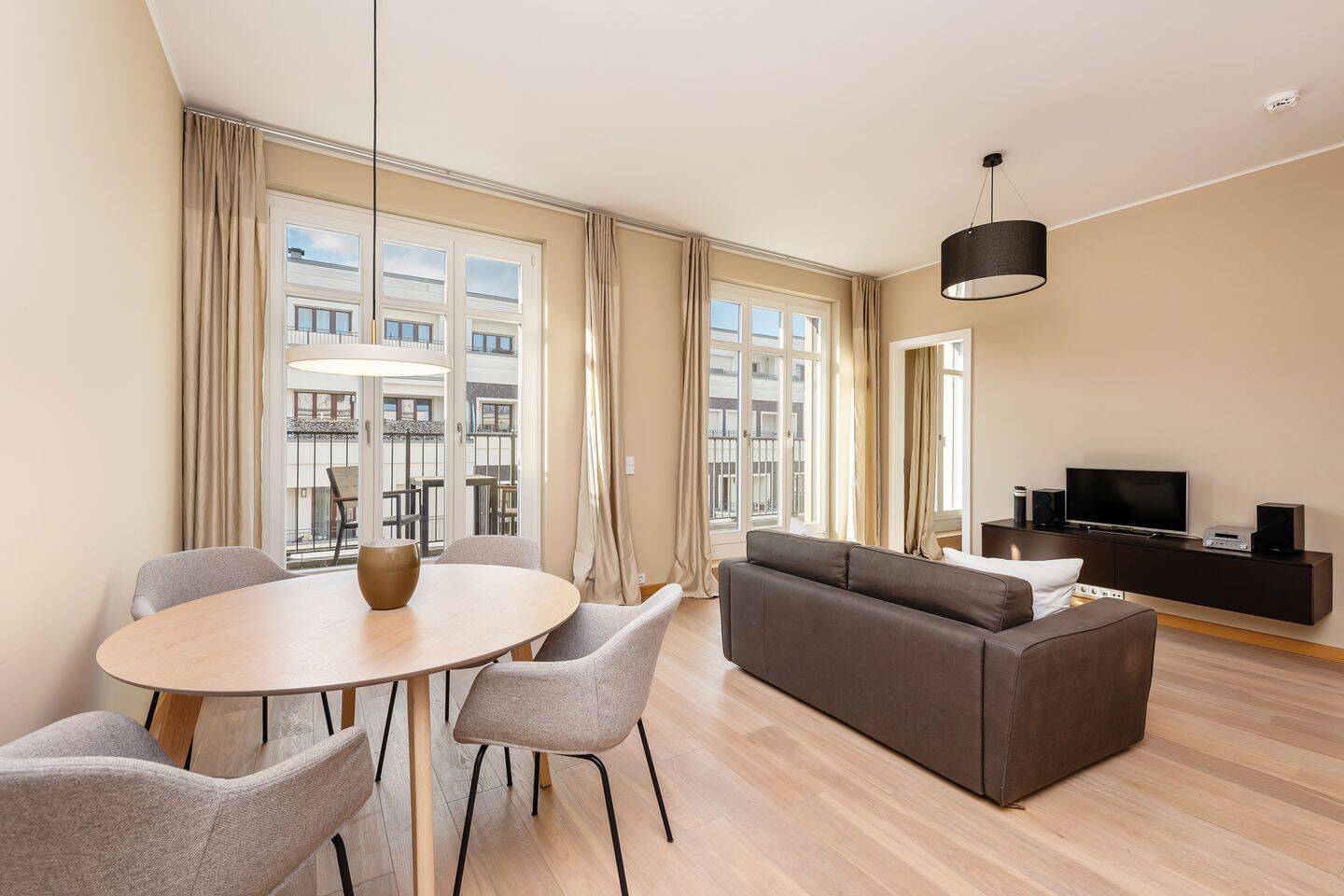 Elegante Stadtwohnung mit Penthouse-Flair in den Fellini Residences – Berlin – Vorschaubild 3