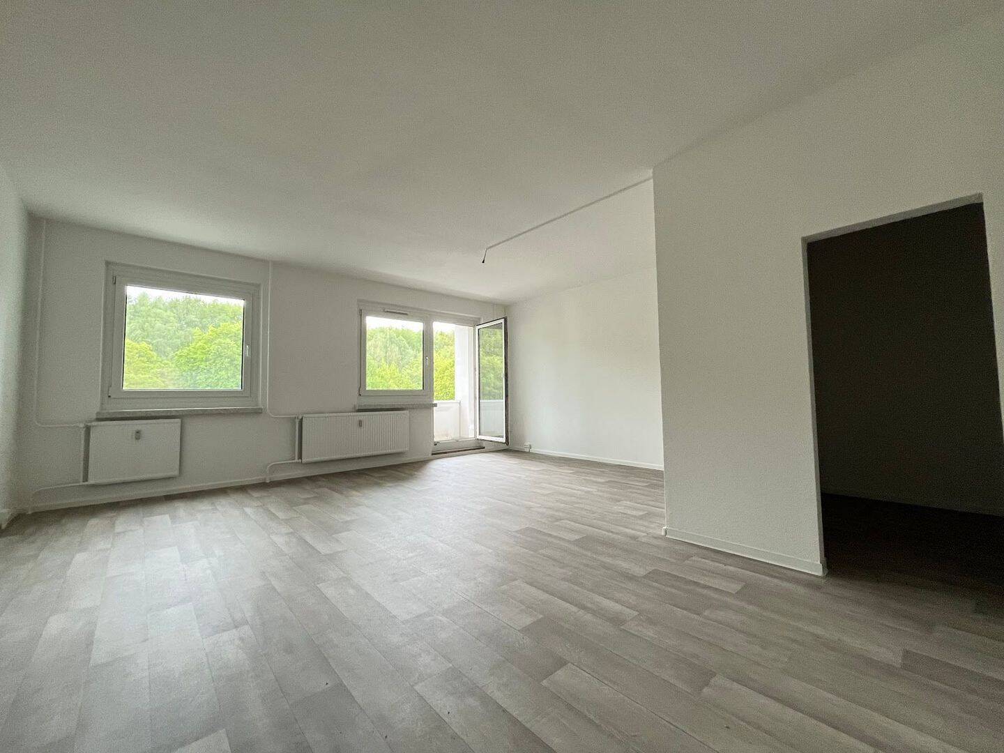 Frisch sanierte Wohnung mit Balkon und Spielplatz - Ideal für kleine Familien – Chemnitz – Vorschaubild 2