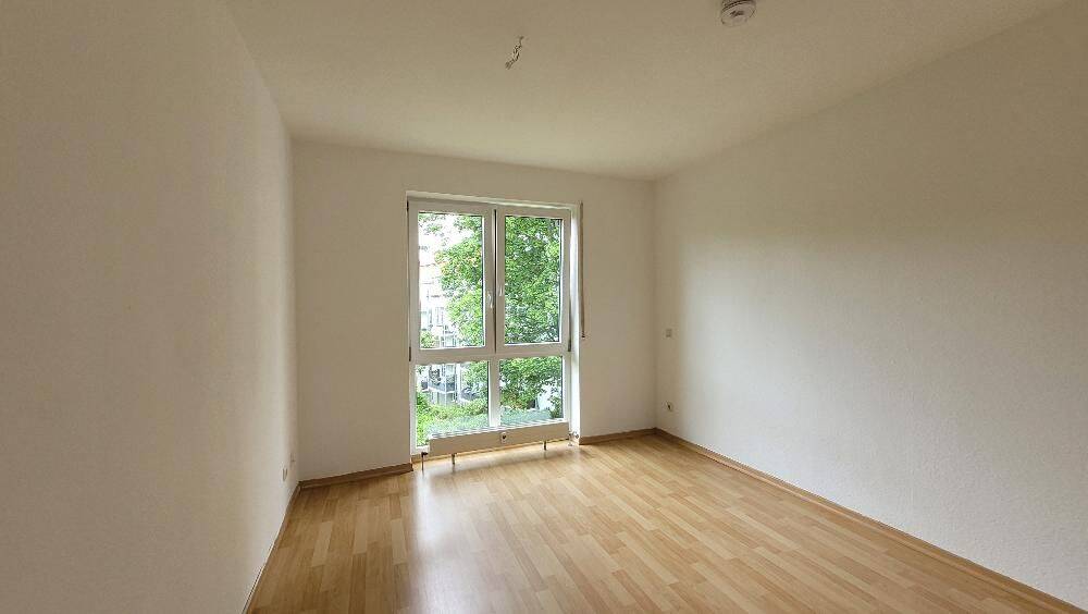 Schöne Drei-Zimmer-Wohnung mit Balkon in ruhiger Lage am F.C. Weiskopfplatz 9 – Dresden – Vorschaubild 7