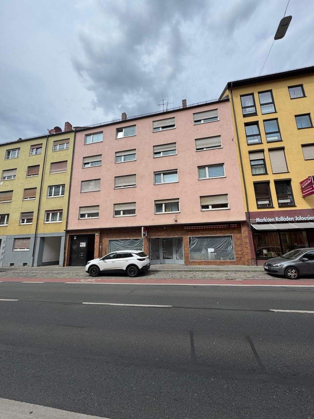 Mehrfamilienhaus mit 8 Einheiten + Baugrundstück für bis zu 6 Neubauwohnungen – Rendite & Entwicklung in einem Objekt – Nürnberg – Bild 1 von 9