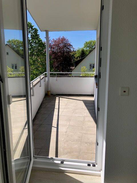 Stadtwohnung im Grünen: Helle 3,5-Zimmer Wohnung mit Balkon im 2. OG in Stuttgart-Nord – Stuttgart – Vorschaubild 2