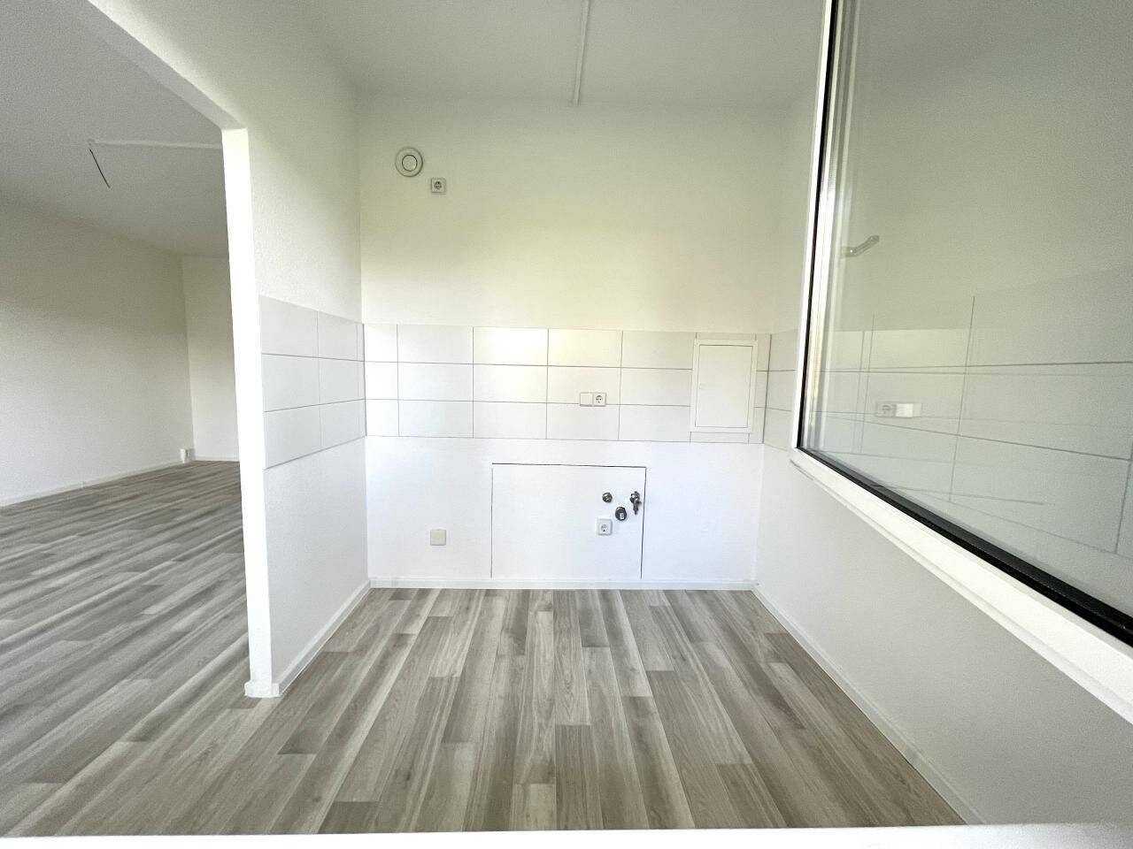 Helle, freundliche 1-Raumwohnung mit geräumiger Loggia – Chemnitz – Vorschaubild 2