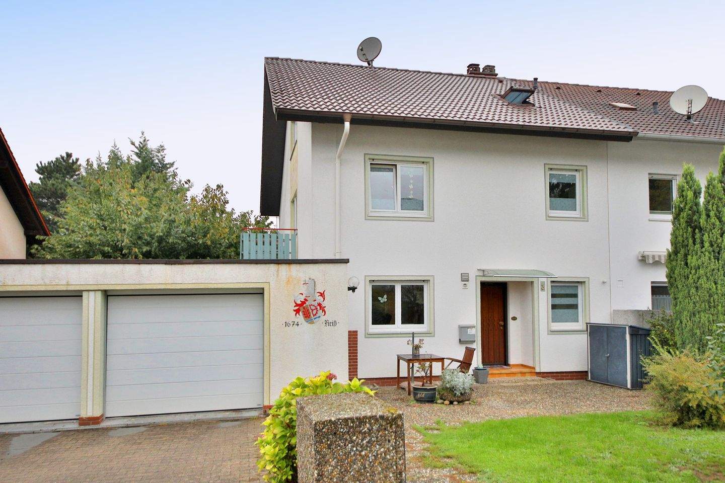 Gepflegtes Zuhause mit großem Platzangebot, 3 Balkonen, Terrasse & Garten für hohe Lebensqualität – Baden-Baden – Bild 1 von 9