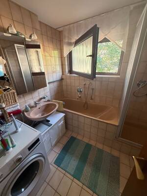 Bad-Cannstatt: Geräumige 4,5-Zi.-Whg. mit 2 Balkone * neue EBK * Garage * TL-Bad * – 70374 Stuttgart – Vorschaubild 8