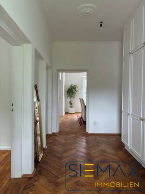 +++Schwabinger Altbauklassiker+++ Stilvolle 4-Zimmer-Wohnung mit Balkon am Englischen Garten – 80802 München – Vorschaubild 1