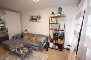 Reizende 1-Zi.-Wohnung * 40m² * gr. Ostloggia * S-Bahn 500m * Rückgebäude! – 81243 München – Vorschaubild 1