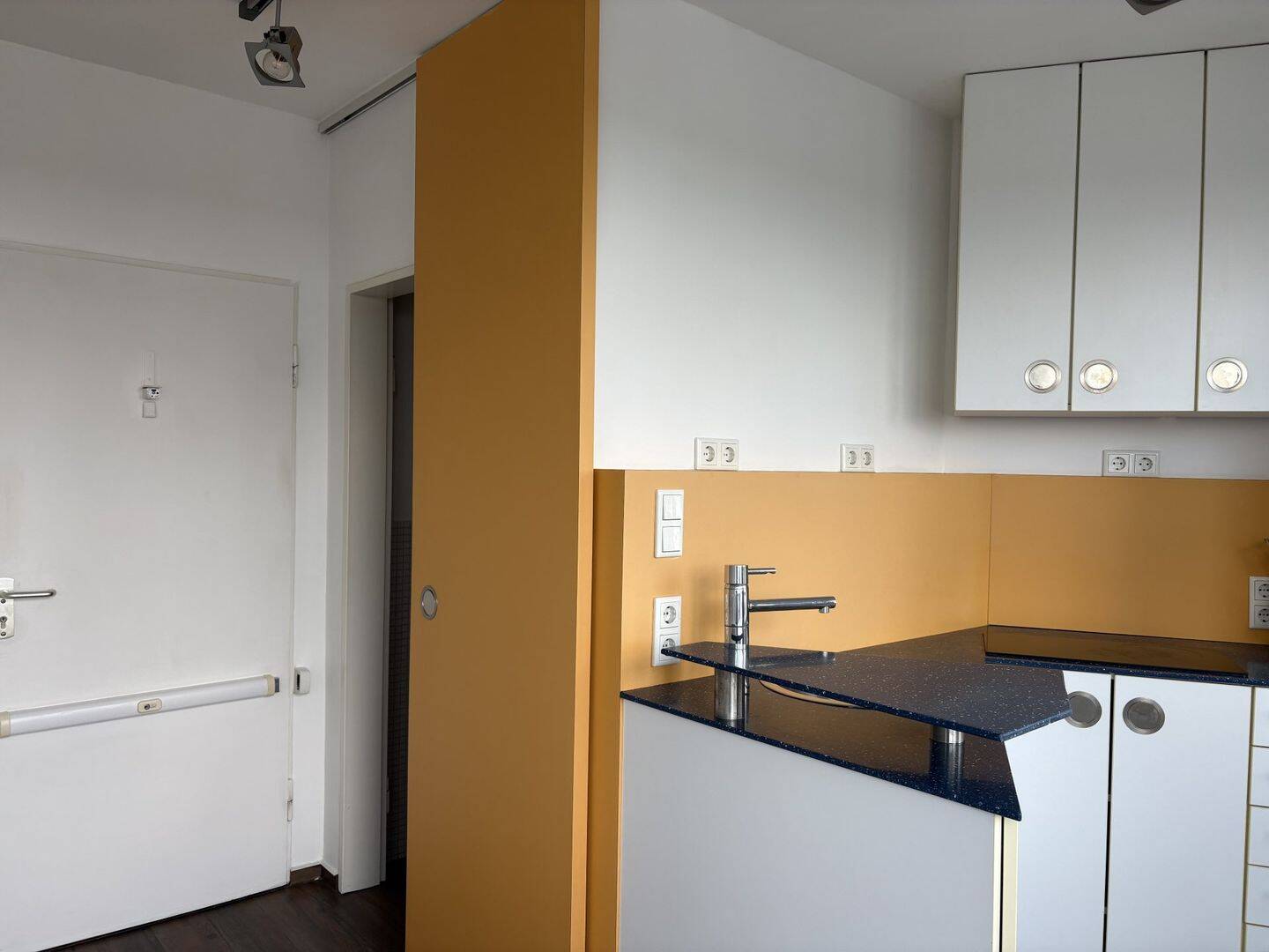 Düsseldorf im (Über-)Blick: Kleines Penthouse mit Dachterrasse und TG in Rath. – Düsseldorf – Vorschaubild 8