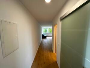 Möbliertes 1-Zimmer-Apartment in Erlangen-Bruck mit Balkon, Aufzug & Stellplatz | Furnished 1-Room Apartment in Erlangen-Bruck with Balcony, Elevator – 91058 Erlangen – Vorschaubild 4