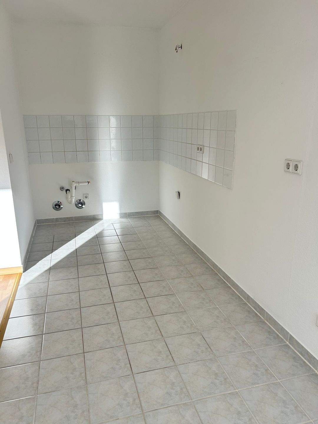 GERÄUMIGE WOHNUNG MIT BALKON UND CARPORT IM SCHÖNEN RABENSTEIN – Chemnitz – Vorschaubild 5