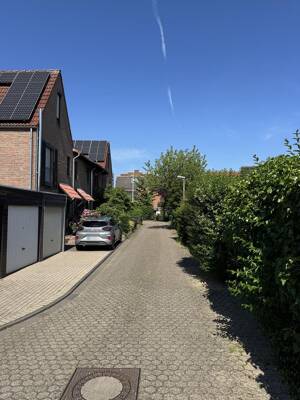 Ideales Familienhaus in ruhiger Wohnlage mit großem Platzangebot, Garage und Carport – 50765 Köln – Vorschaubild 3