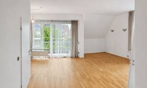 Helle Dachgeschosswohnung mit Loggia, Spitzboden und Tiefgaragenstellplatz in Münster-Süd