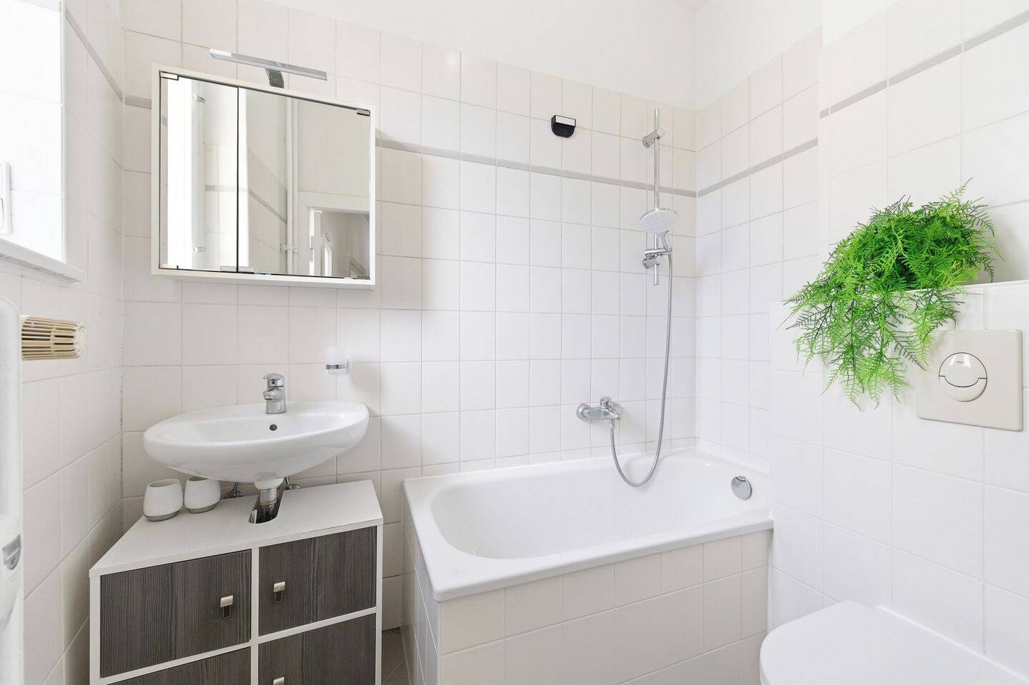 Charmantes Apartment mit Balkon in begehrter Lage von Berlin-Charlottenburg – Berlin – Vorschaubild 3