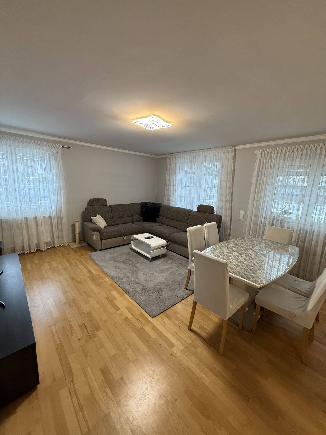 Großzügige Erdgeschosswohnung mit Terrasse und Garten!