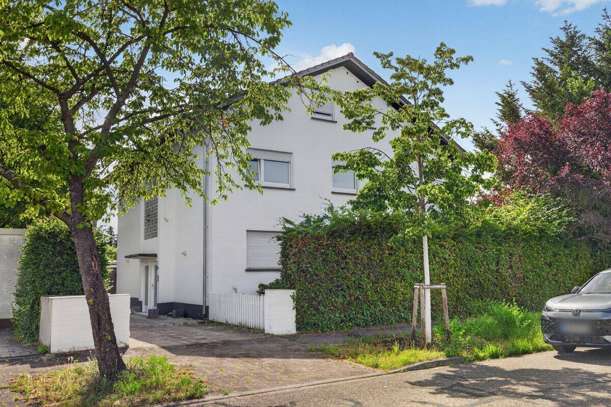 Großzügig wohnen mit Stil - 4-Zimmer-Eigentumswohnung mit Sonnenbalkon und Garage