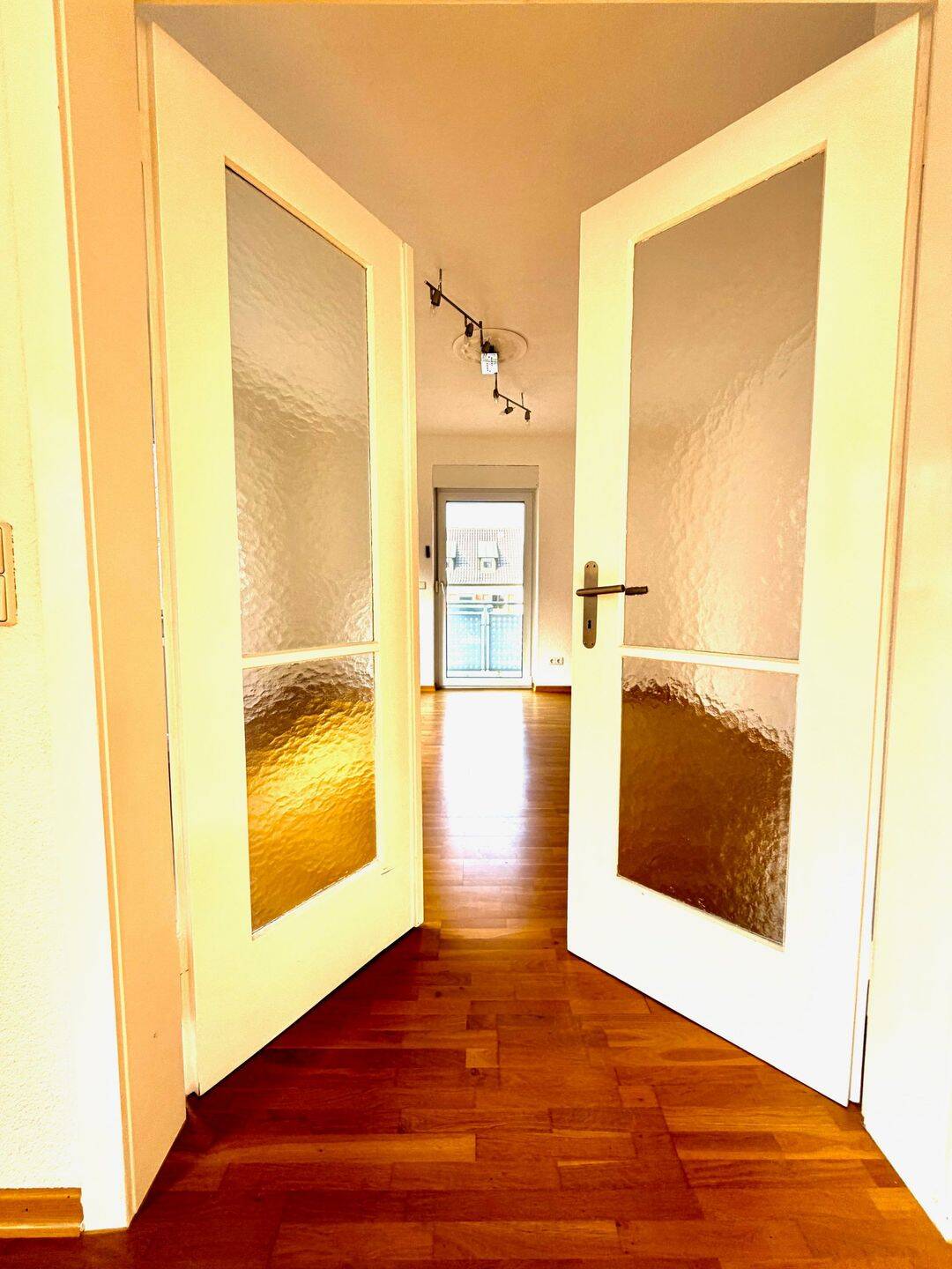 Als Anlage: schöne 4 Zimmer Hochparterre Wohnung mit Garage in S- Bad Cannstatt – Stuttgart – Vorschaubild 8