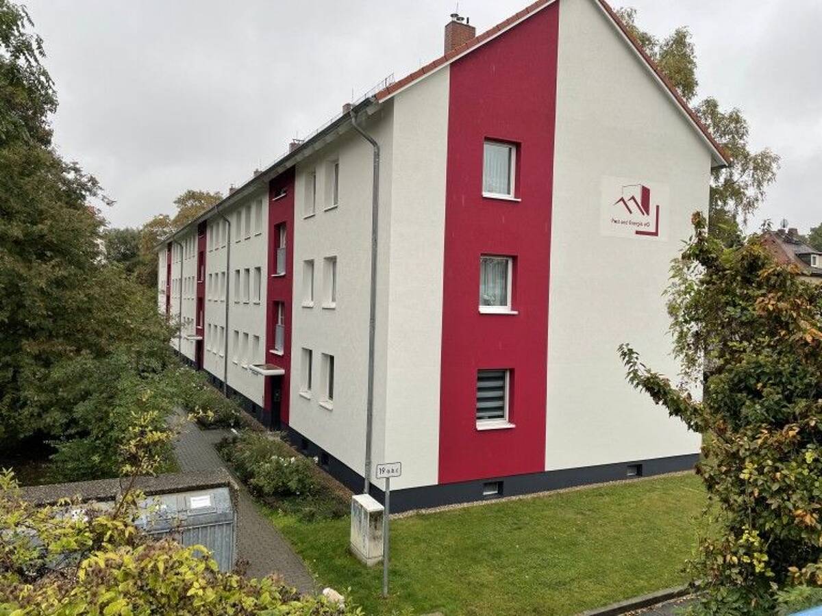 Hochwertig sanierte 3- Raumwohnung mit Balkon ! – 39112 Magdeburg – Bild 1 von 9