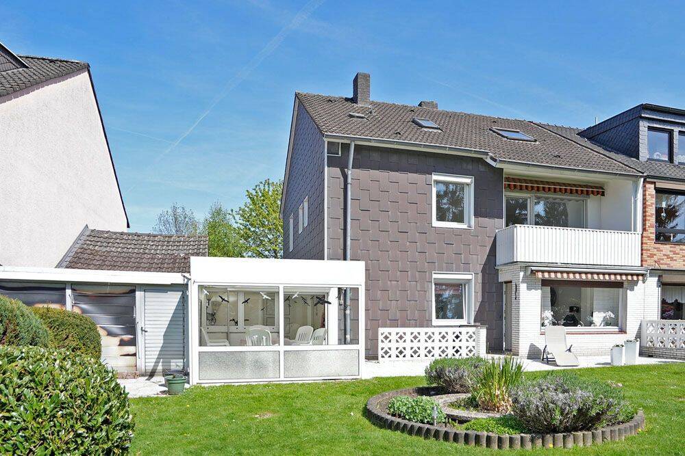Attraktives Zweifamilienhaus mit großem Grundstück in ruhiger Wohnlage – Bochum – Vorschaubild 2