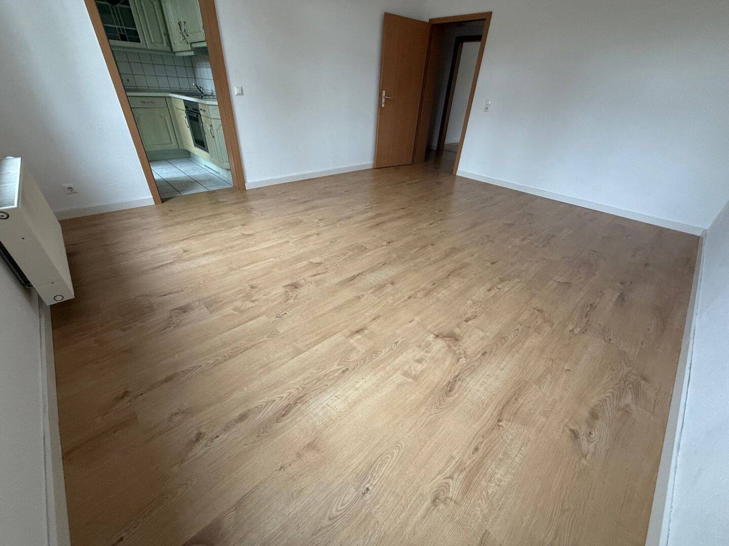 Frei ab 1.10.26 - EBK / 1. Og / Balkon / kleines Arbeitszimmer – Chemnitz – Vorschaubild 2