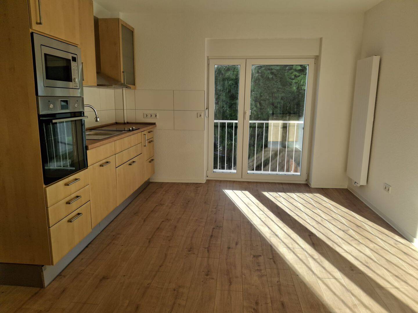 Neu sanierte, WG-taugliche 2-Zimmer-Wohnung mit Einbauküche