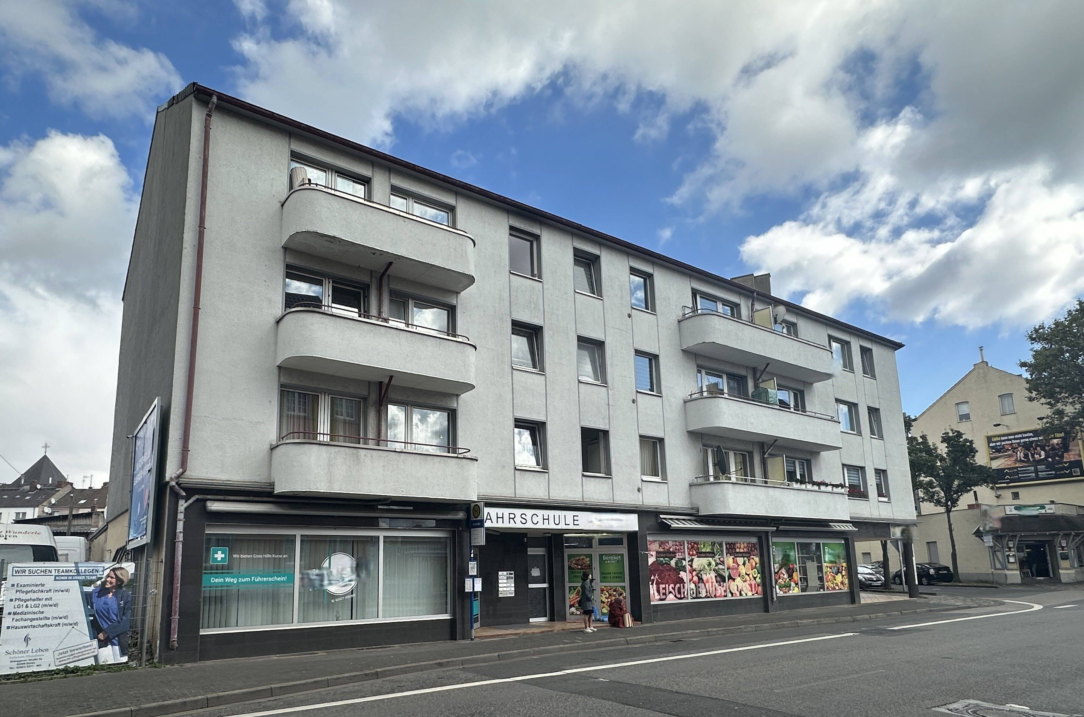 Renditestarkes Wohn-/Geschäftshaus mit Garagen in 52353 Düren – Düren – Bild 1 von 9