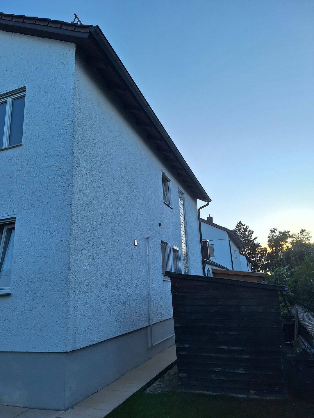 Freistehendes, geräumiges Einfamilienhaus mit Einbauküche, großem Garten und Garage – Baar-Ebenhausen – Vorschaubild 3