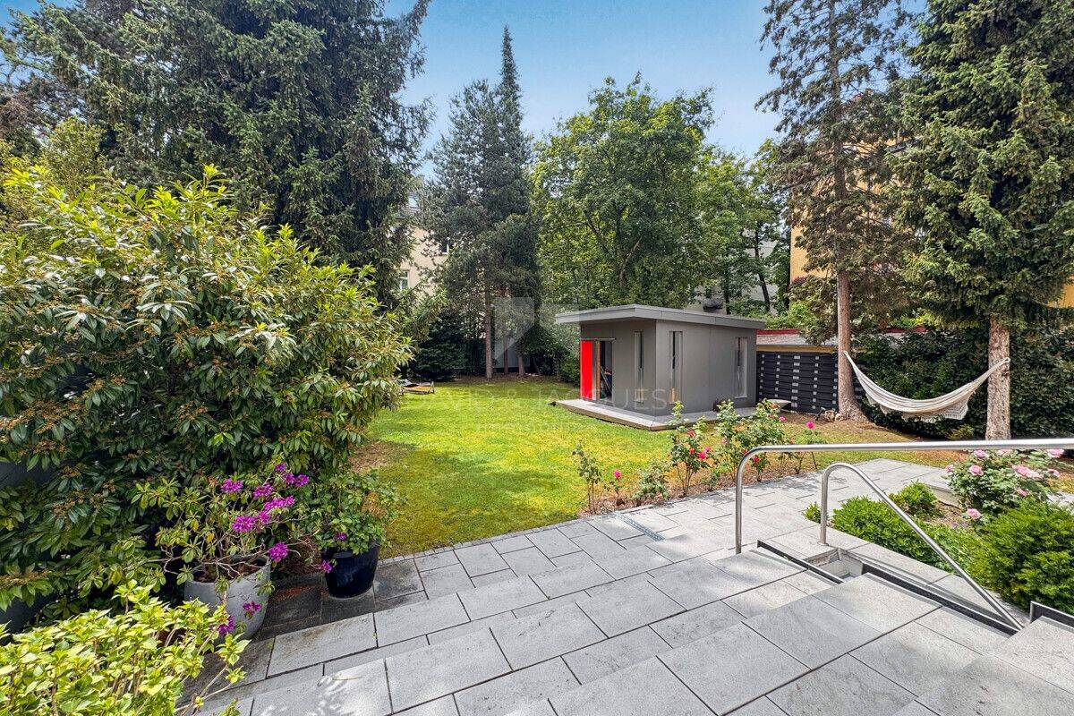 Schwabinger Rarität - Ein Haus auf 808 m² Grundstück im Herzen der Stadt
