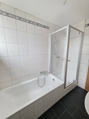 Ruhig gelegene 3-Zi-Wohnung im obersten Geschoss mit EBK, Balkon & Gartennutzung, Garage optional – 97082 Würzburg – Vorschaubild 8