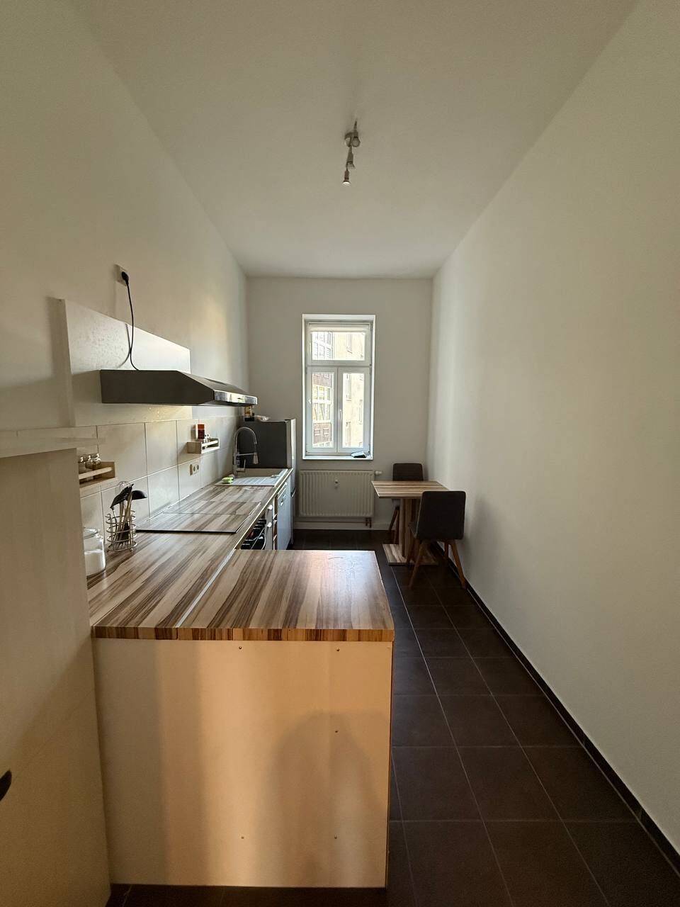 Helles 14.5 m2 Zimmer in ruhiger WG nur für Frauen/ ab sofort – Leipzig – Vorschaubild 3