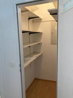 Renovierte 2-Zimmer-Wohnung mit neuem Bad, großem Südostbalkon & Aufzug – 85748 Garching bei München – Vorschaubild 8