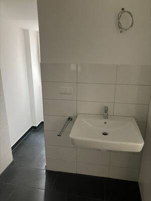Frisch sanierte 2-Zimmer-Wohnung im Erdgeschoss mit eigener Terrasse – 40235 Düsseldorf – Vorschaubild 7